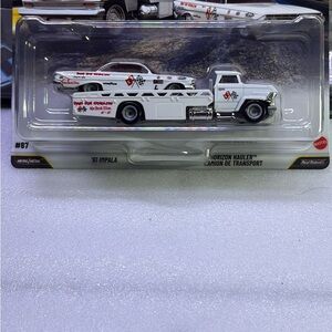 Hot wheels  White '61 Impala with White Horizon Hauler Transport